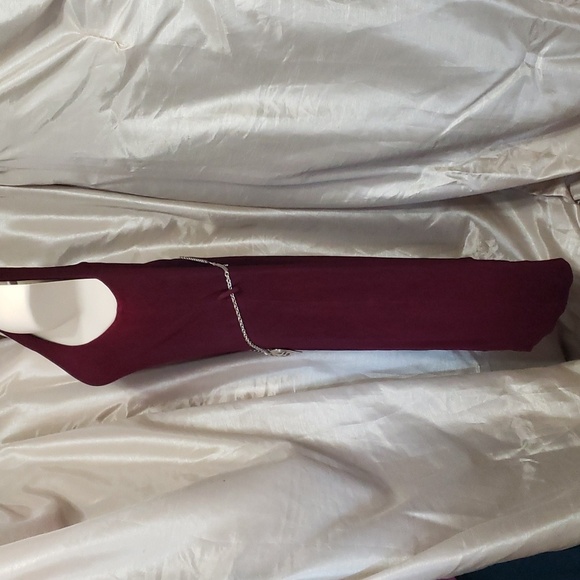 UnBranded.  Acetate & Spandex' Burgundy; Scoop Neckline; Sleeveless. Size 12 *** - Picture 3 of 12